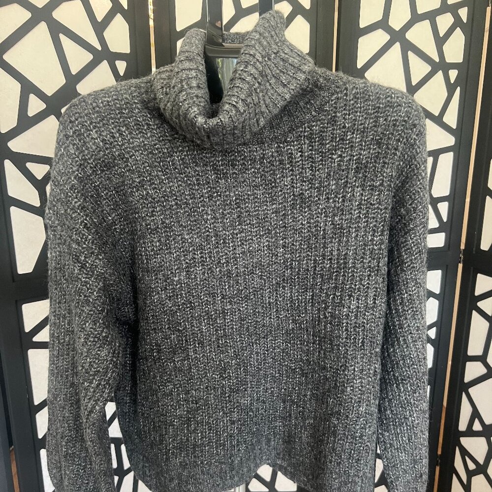 Old Navy dark gray turtle neck sweater size M NWOT - Picture 1 of 3